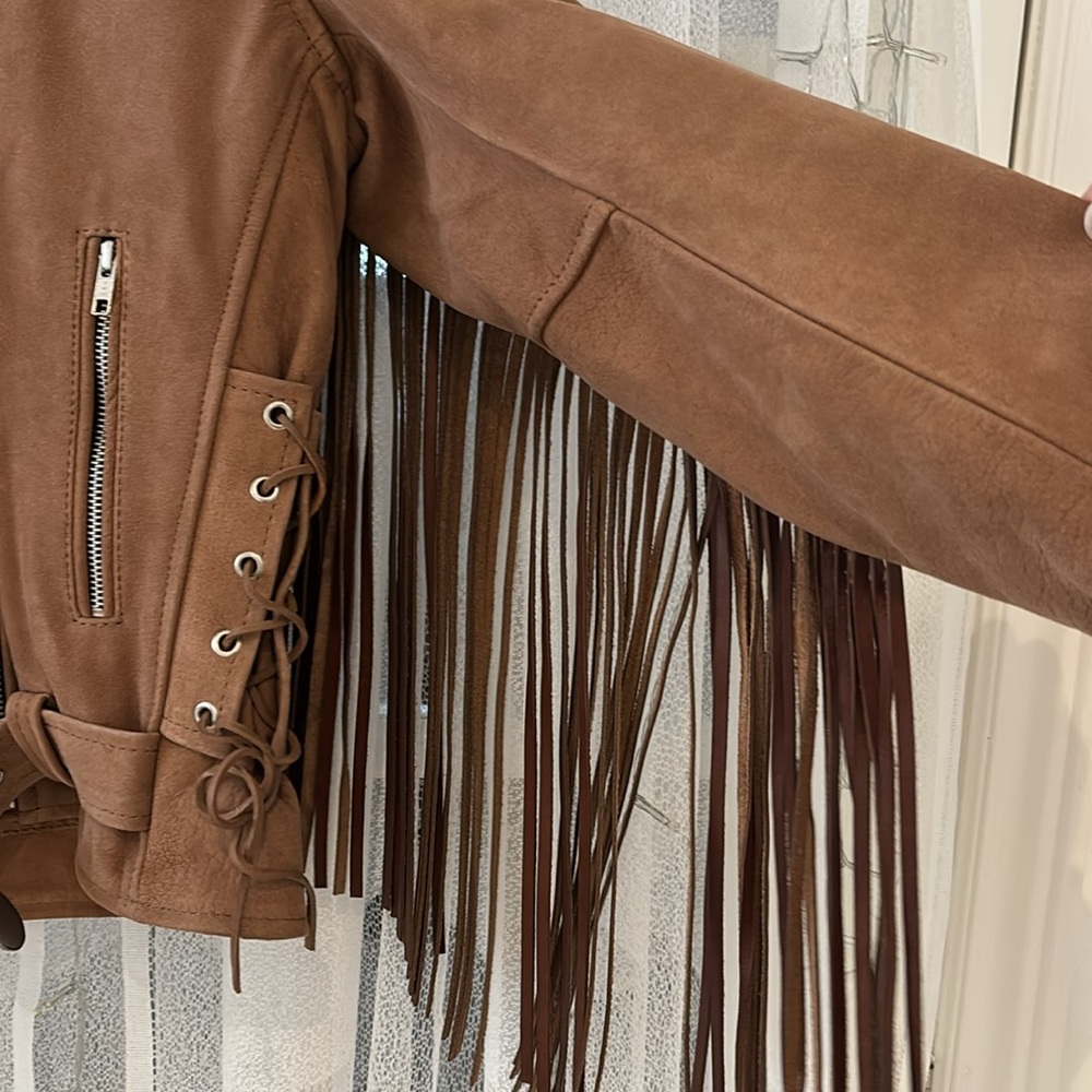 Understated leather jacket - Picture 2 of 11